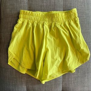 Lululemon track that 5” short size 6